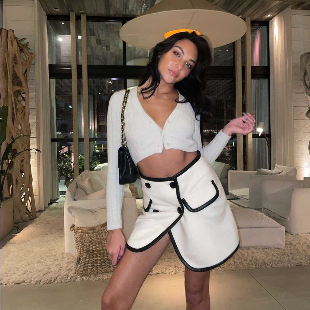 preppy white skirt - Picture 1 of 2